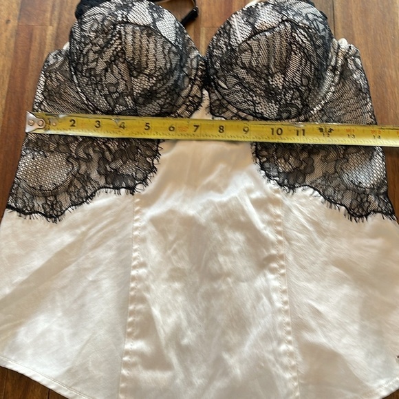 Guess satin style and lace corset - Picture 13 of 13